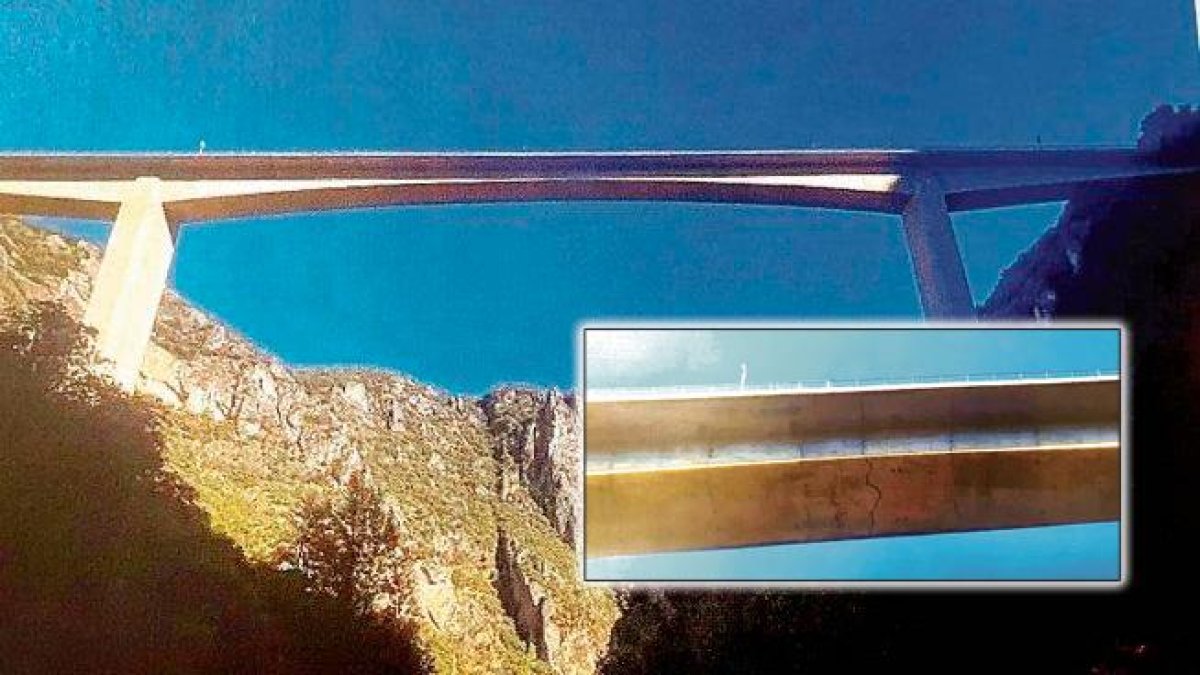 Imagen del viaducto de la N-120 vista desde el río Sil, donde se produjo una gran grieta. 