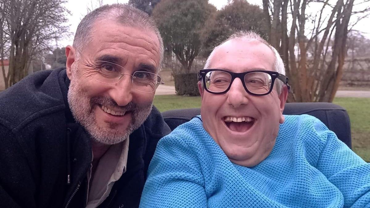 Antonio Alonso con un usuario de Nuestra Señora del Valle.