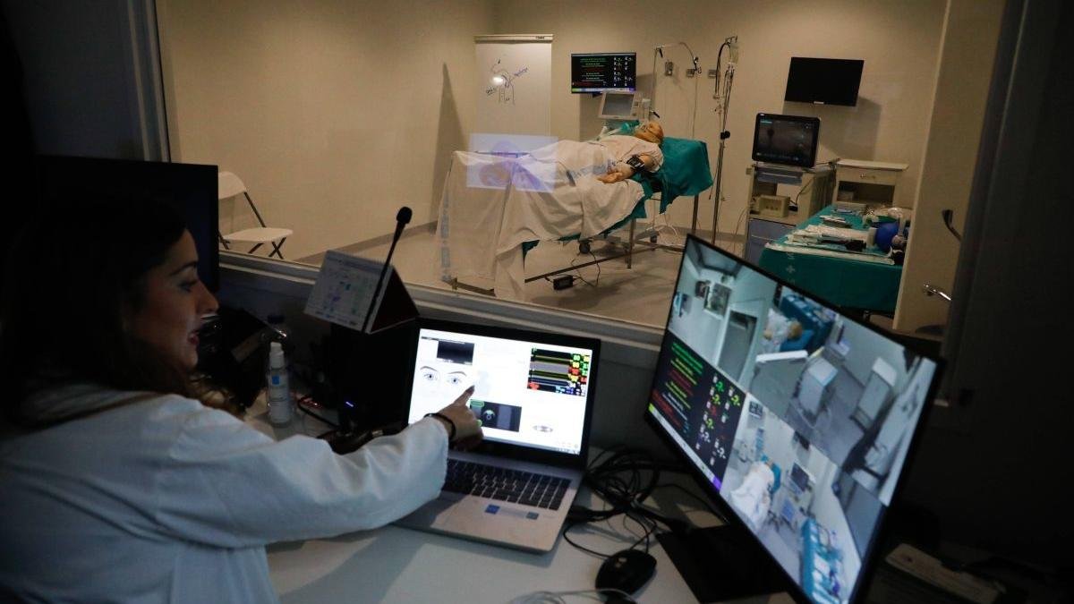 Los escenarios del simulador están conectados a la sala de control.