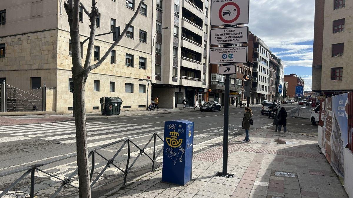 Los carteles están en los accesos a la almendra central, como en Álvaro López Núñez.