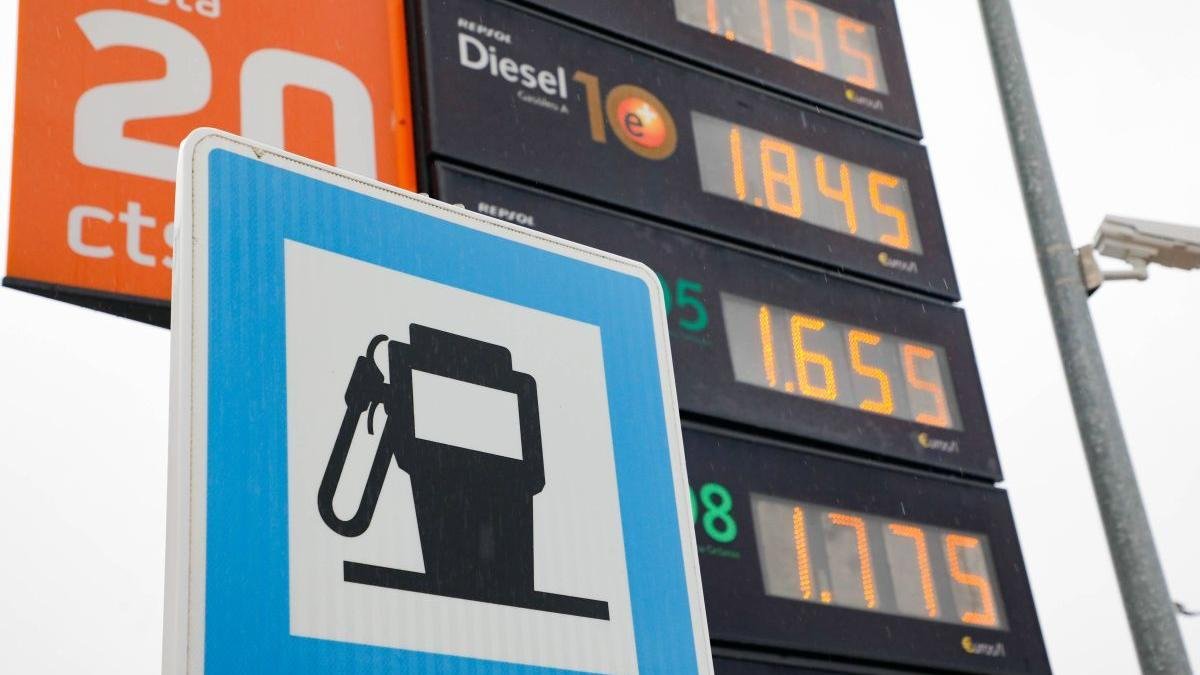 Llenar el depósito cuesta en León entre 11 y 17 euros más que a finales de febrero.