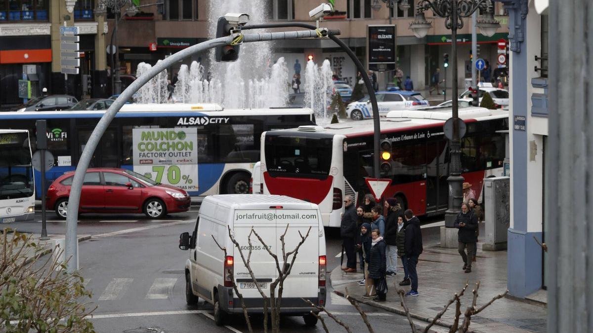 El de Santo Domingo es uno de los cuatro semáforos de foto rojo incluidos en el contrato.