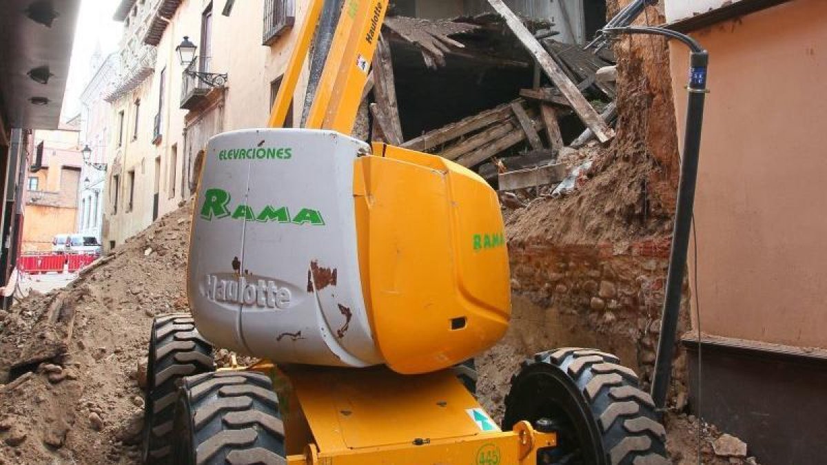En abril de 2011 la Casona perdió su primer lateral.  Derrumbe del día 14 en el esquinazo con el Camarote Madrid.