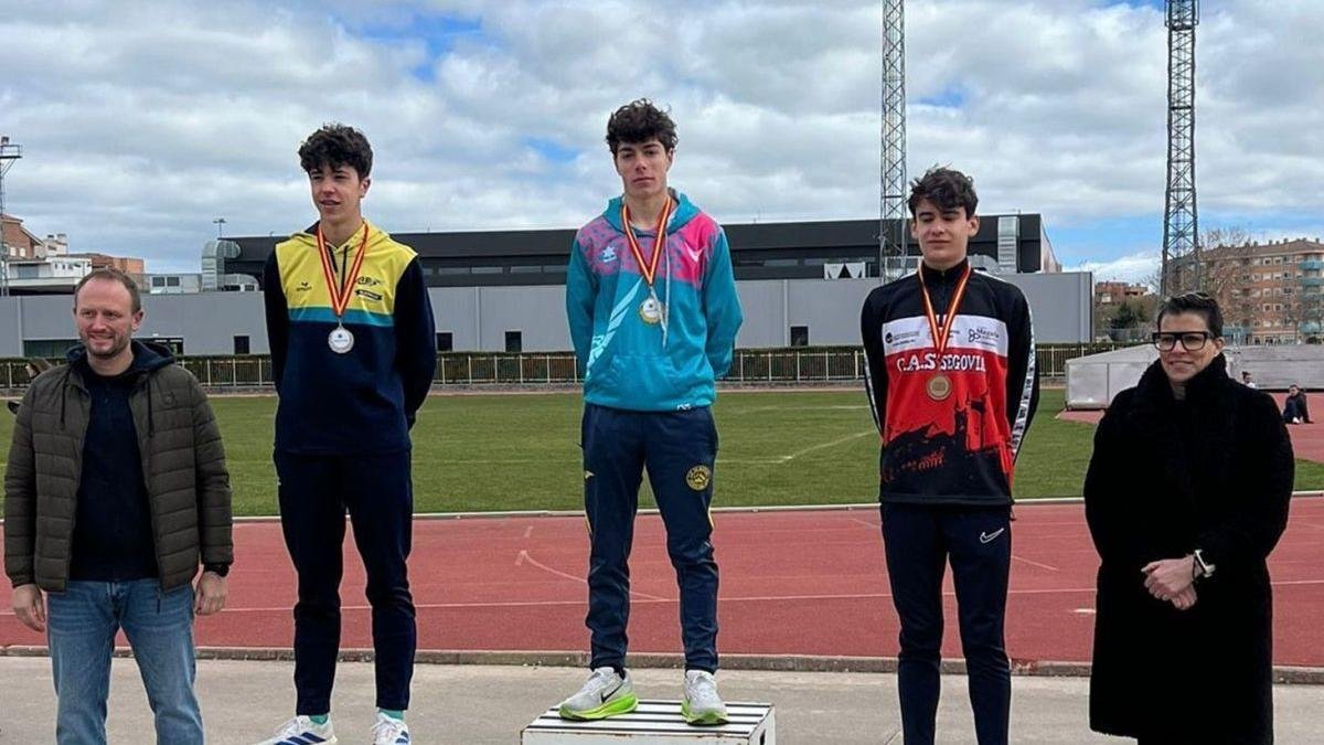 Gael González Paniagua en lo más alto del podio autonómico.