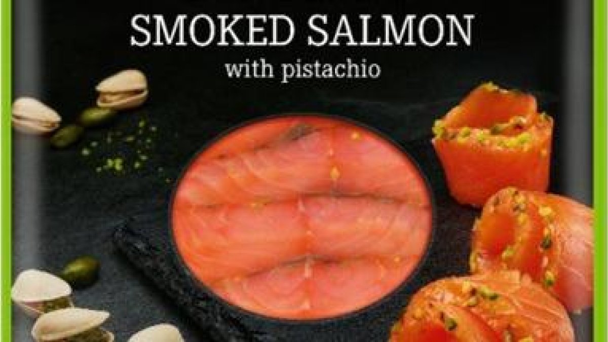 La AESAN alerta de 'Listeria monocytogenes' en un lote de salmón ahumado con pistacho marca Deluxe procedente de Italia.