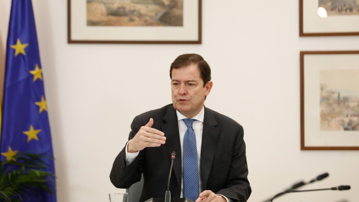 El presidente de la Junta de Castilla y León, Alfonso Fernández Mañueco, mantiene un encuentro con las organizaciones profesionales agrarias de la Comunidad. Una vez finalizada la reunión la consejera de Agricultura, Ganadería y Desarrollo Rural, María González Corral comparece ante la prensa.