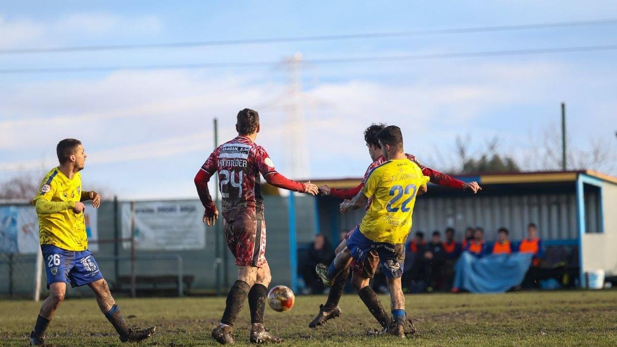 Partido del Atlético Mansillés contra el Guijuelo.