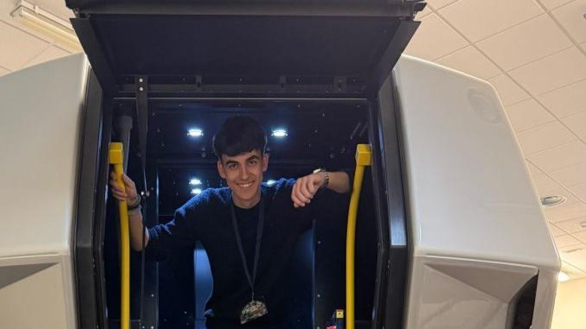 Miguel García, durante la visita al Centro de Instrucción de Medicina Aeroespacial.