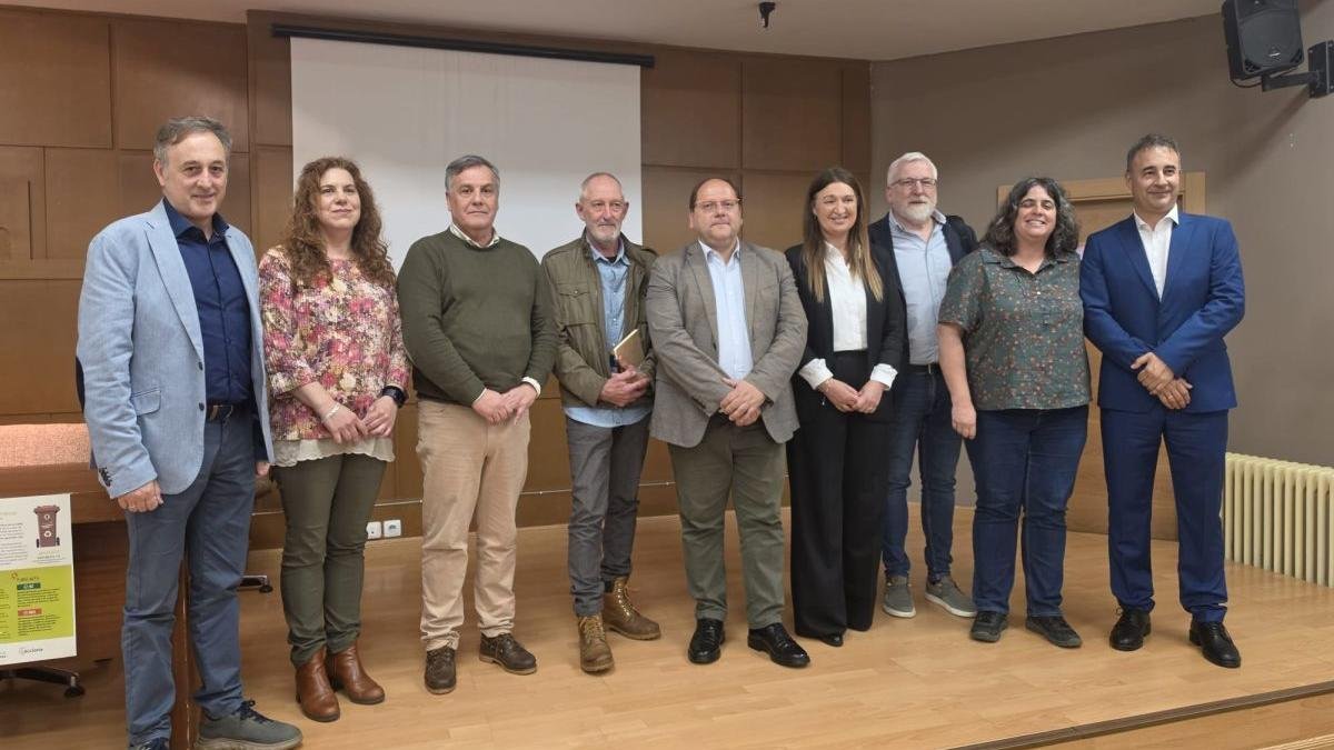 Participantes en la jornada celebrada este martes en la Biblioteca Municipal de La Bañeza.