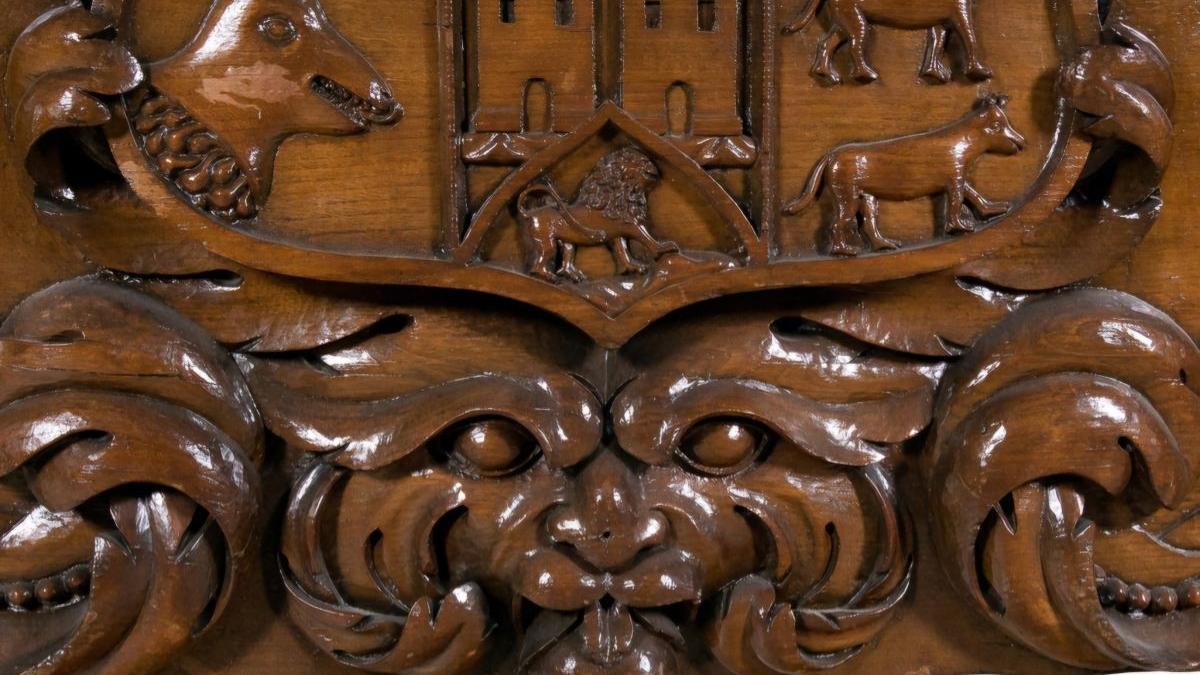 Detalle central inferior del relieve con la figura de un león y que será subastado este próximo 4 de junio.