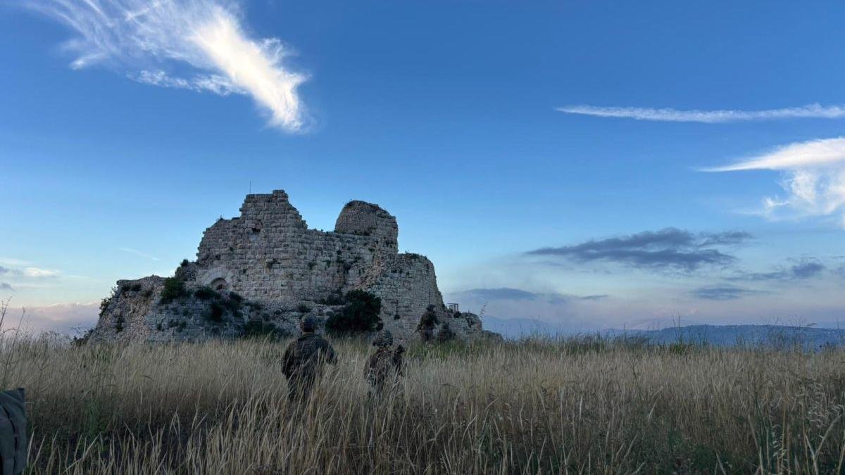 Soldados israelíes en el castillo de Beaufort, posición estratégica en el sur del Líbano.