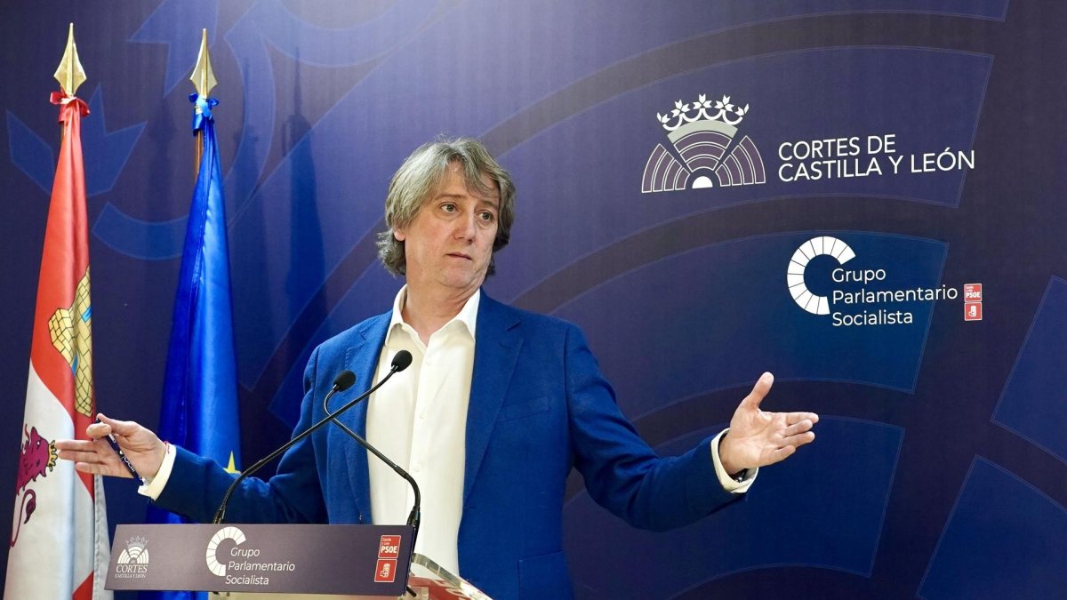 Comparecencia del secretario general y portavoz del PSOECyL Carlos Martínez tras el acuerdo entre PP y VOX.