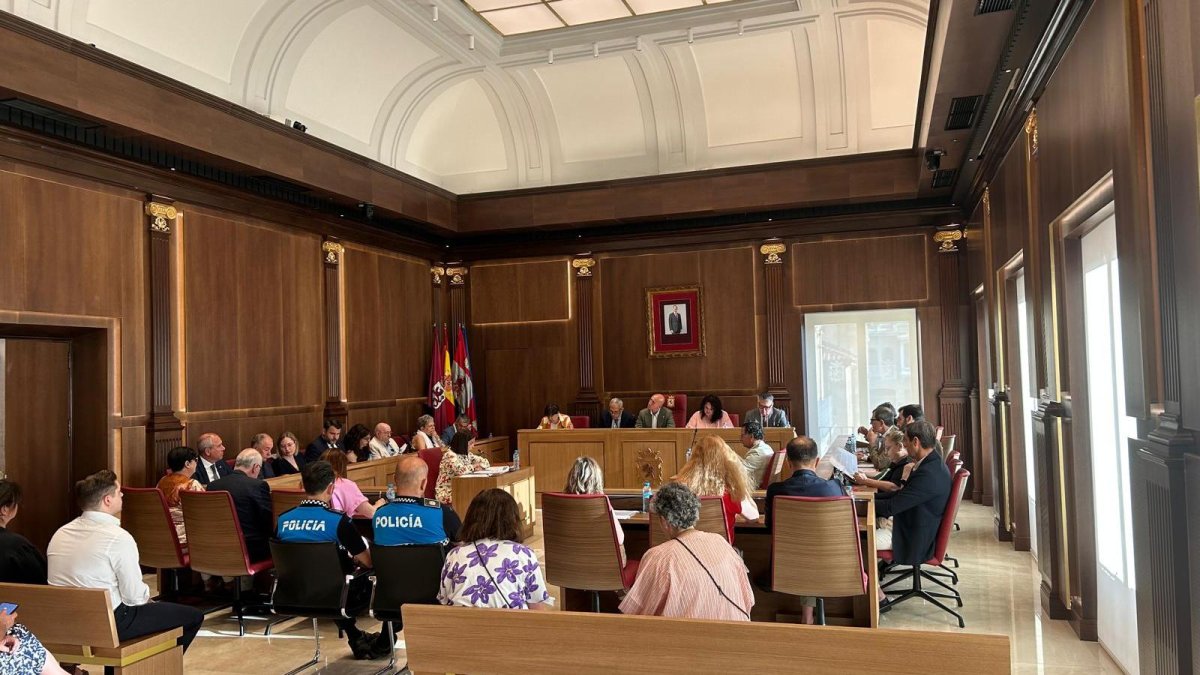 Pleno en el Ayuntamiento de León