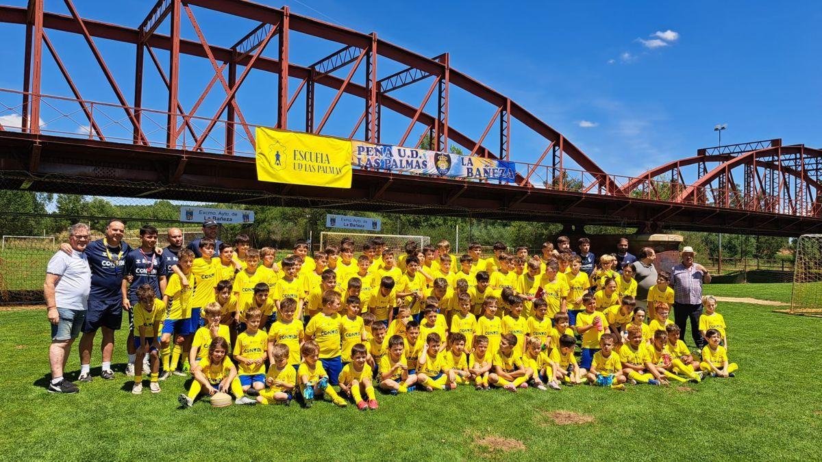 Foto de familia de la inauguración del campus.