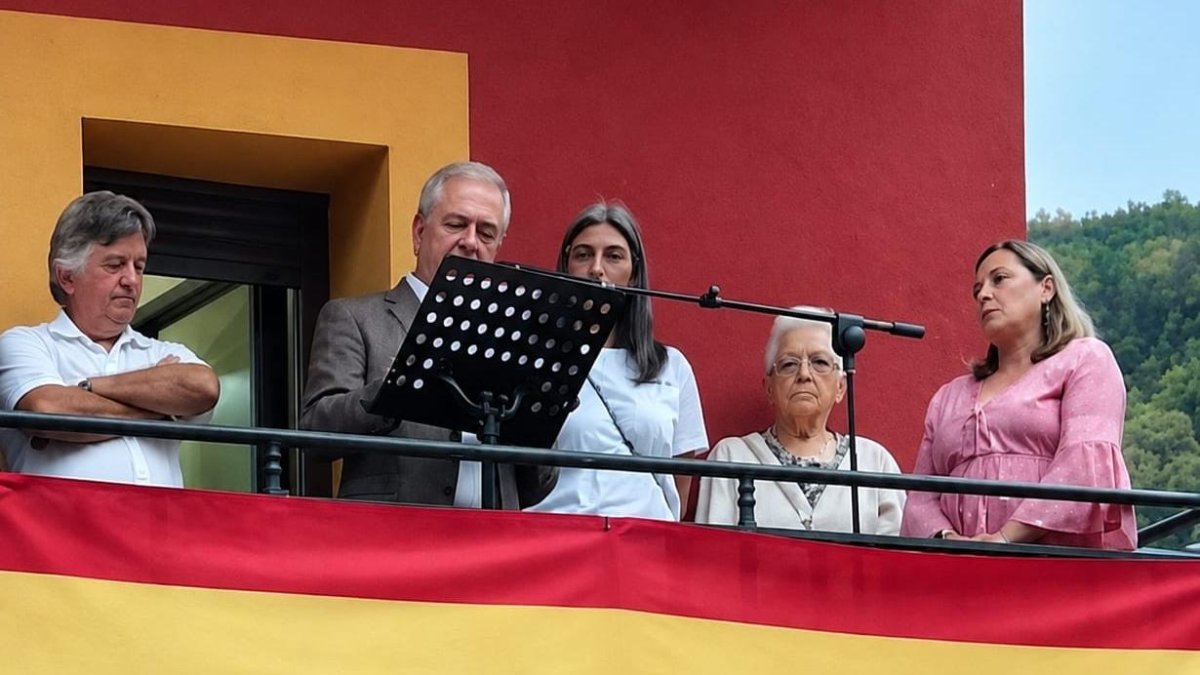 El teniente general Rubén García Servert pregonó las fiestas de Torre del Bierzo