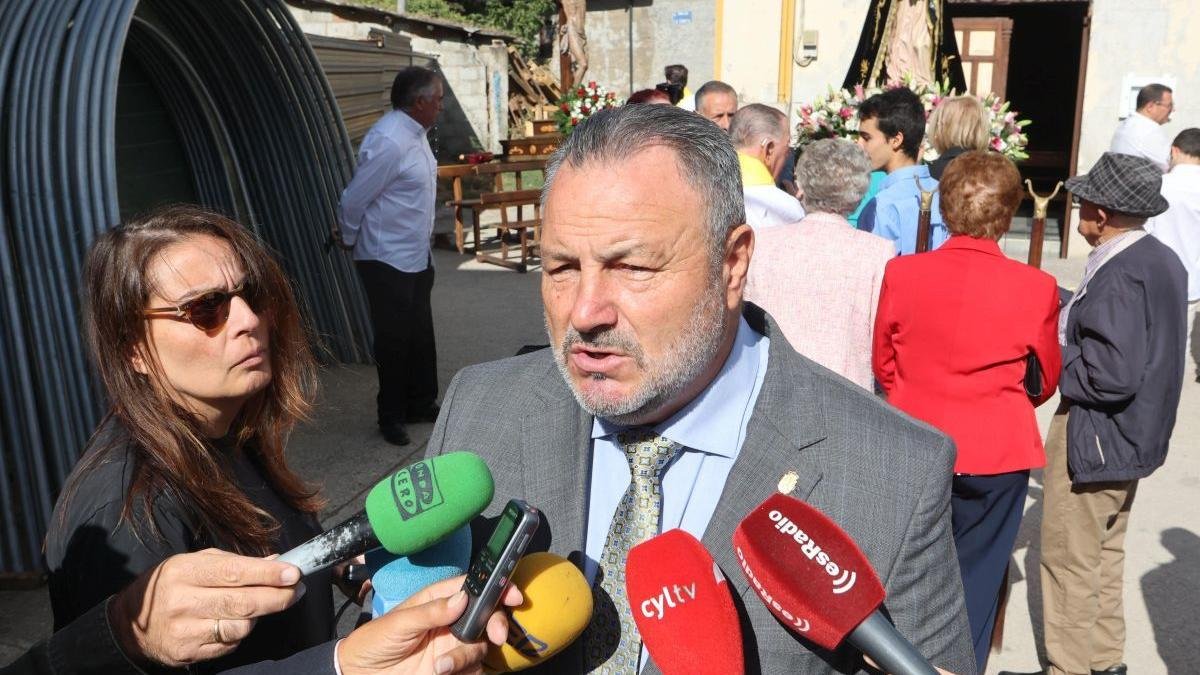 El alcalde de Camponaraya impulsa un plan de 200 viviendas sociales