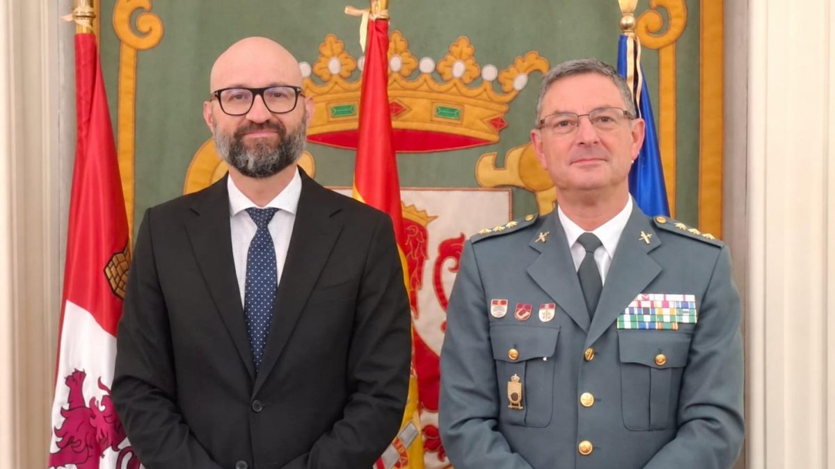 El coronel jefe de la Guardia Civil de León, Julio Andrés Gutiérrez, pasa a la reserva tras 42 años de servicio