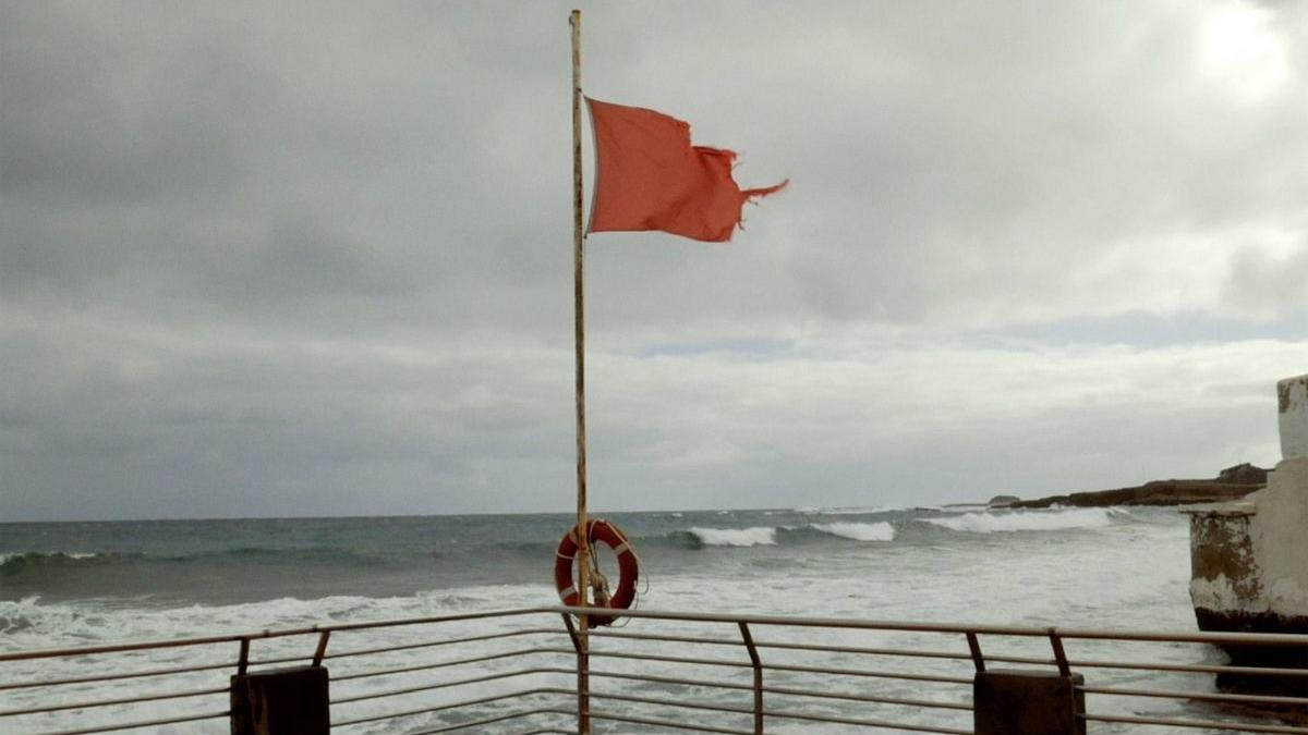 Fotograma de 'Glass Bottom Ferry', filme del leonés Chus Domínguez que interpela acerca de la problemática de la idea de frontera.