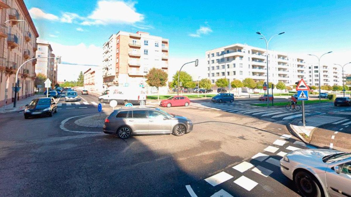 El cruce de la calle Ana María Matute con la calle La Serna.