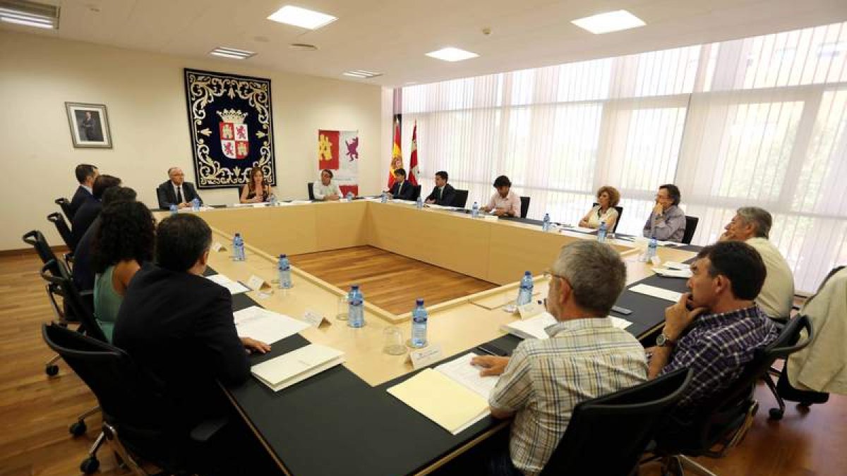 Reunión de la Fundación en la sede de las Cortes, el pasado martes.