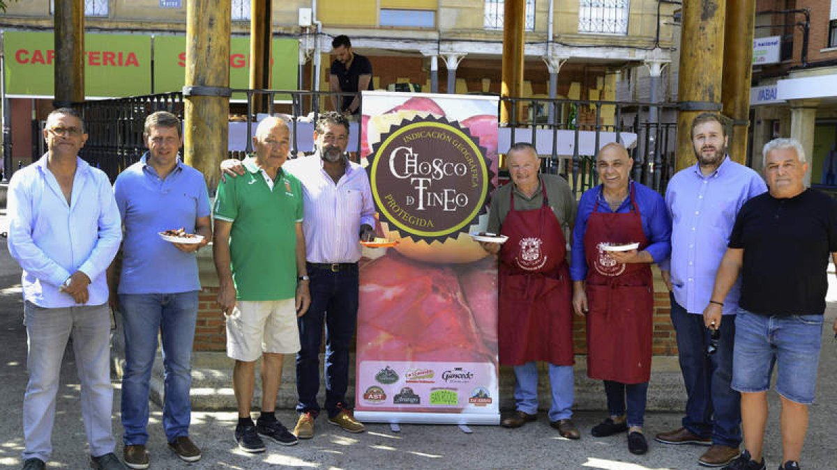 La expedición asturiana promocionó la IGP Chosco de Tineo. ACACIO