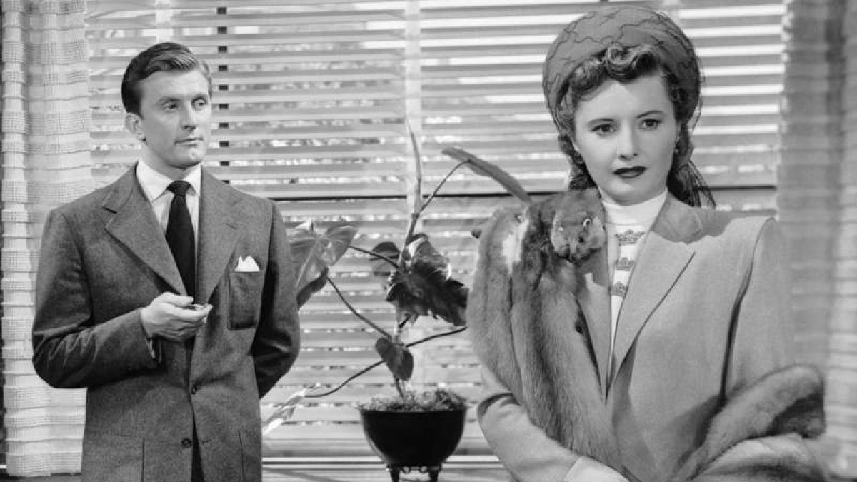 Kirk Douglas y Barbara Stanwyck en una escena de ‘El extraño amor de Martha Ivers’. DL
