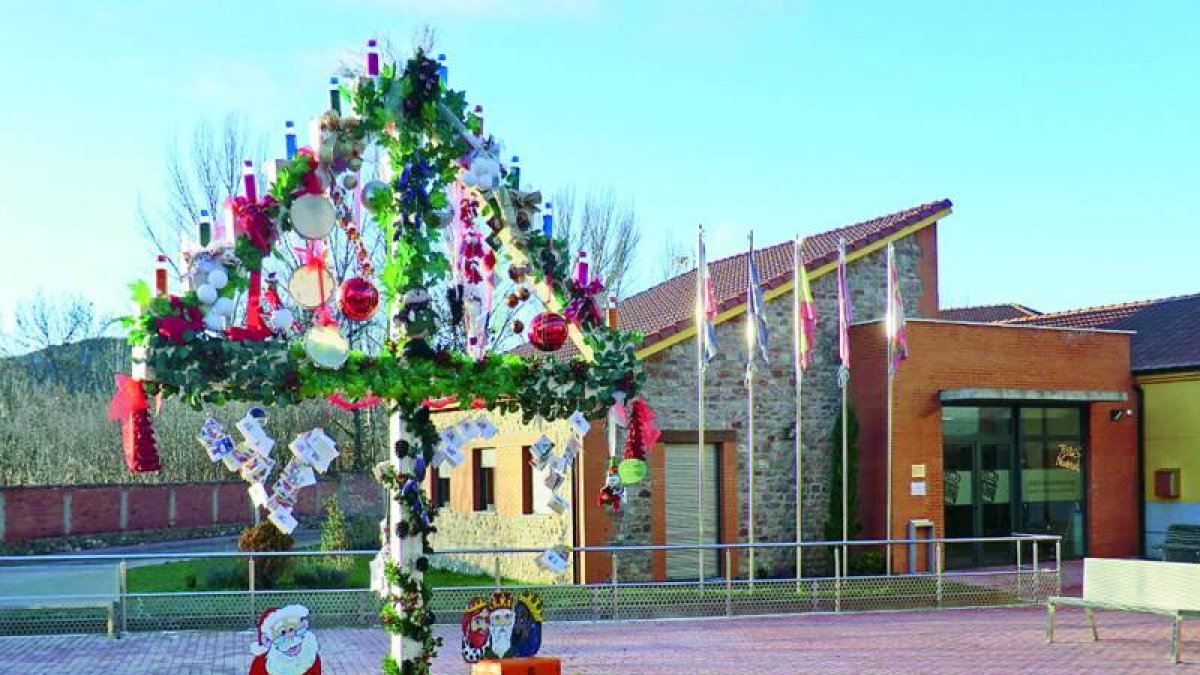 El ramo leonés represanta una tradición popular de agradecimiento. DL