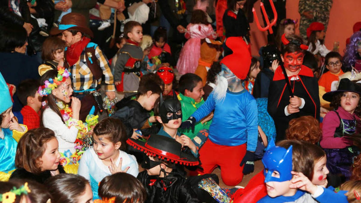 Un momento de la muy concurrida gala del carnaval infantil de La Virgen.