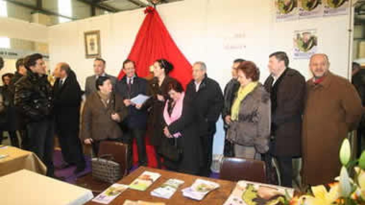 Las autoridades presentes ayer en La Vecilla, tras la apertura del recinto ferial.