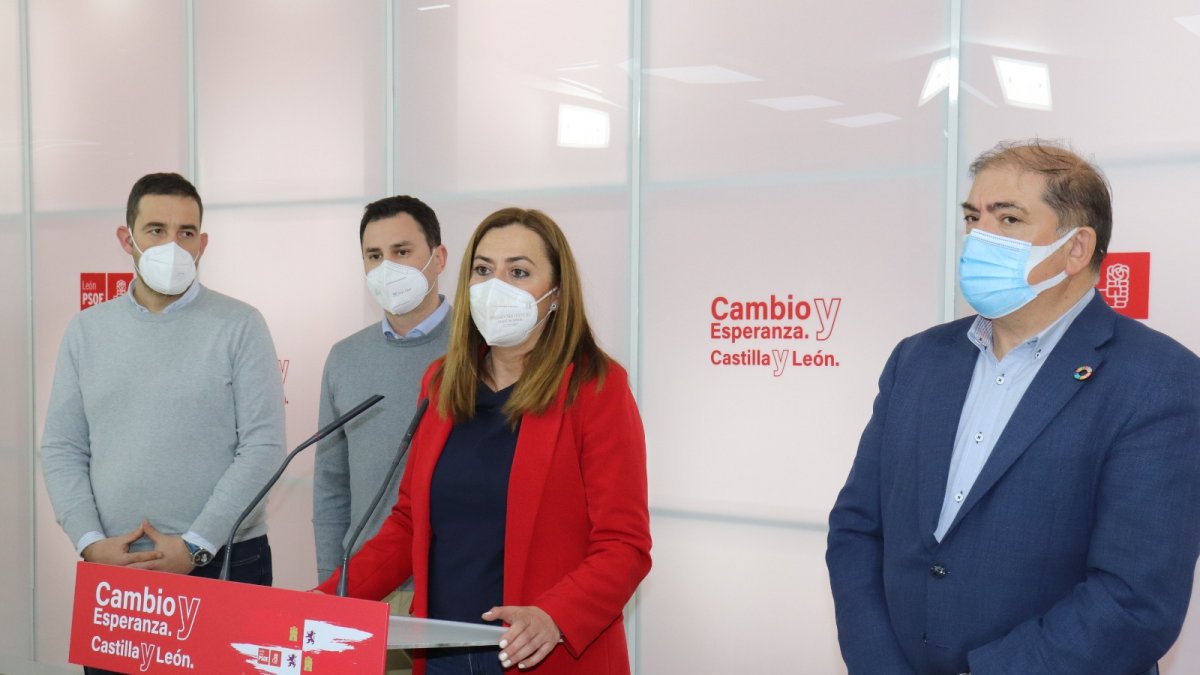 Barcones, durante su intervención con los socialistas leoneses. RAMIRO