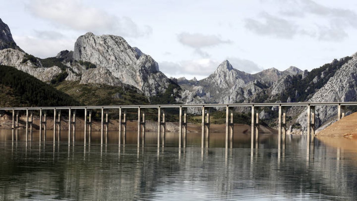 Vistas al embalse de Riaño. Marciano Pérez
