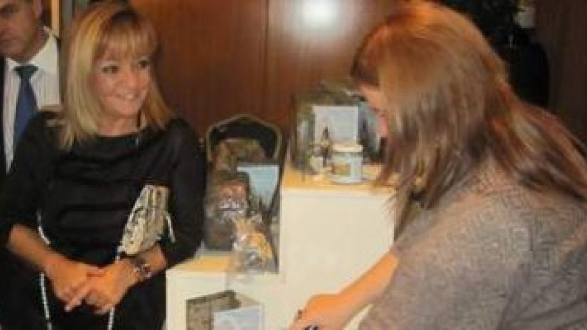La presidenta de la Diputación, durante una de las promociones de los Productos de León.