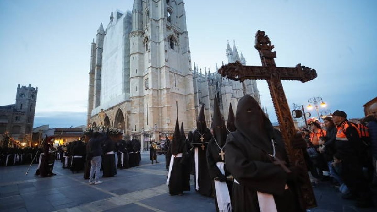 El acto del perdón es uno de los más señalados en la Semana Santa. RAMIRO