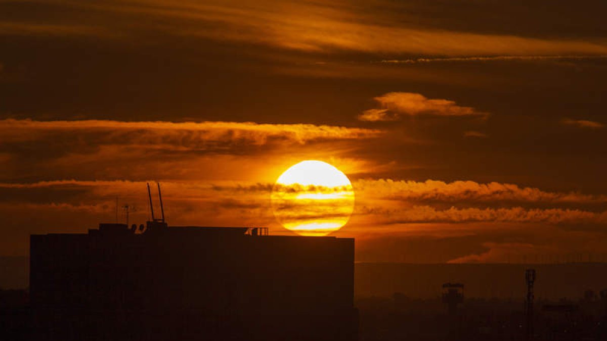 Este lunes comienza una nueva ola de calor. JAVIER BELVER