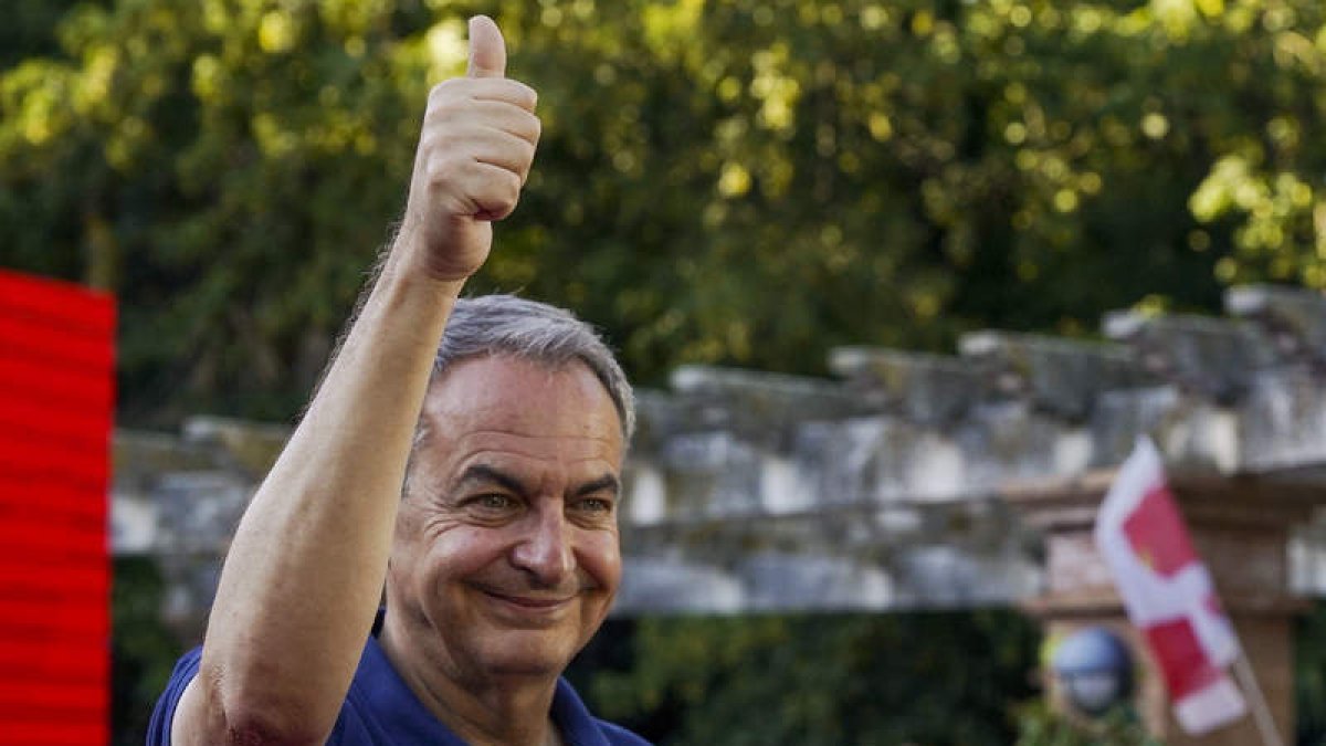 Zapatero ayer, durante el acto electoral que los socialistas celebraron en Valladolid. NACHO GALLEGO
