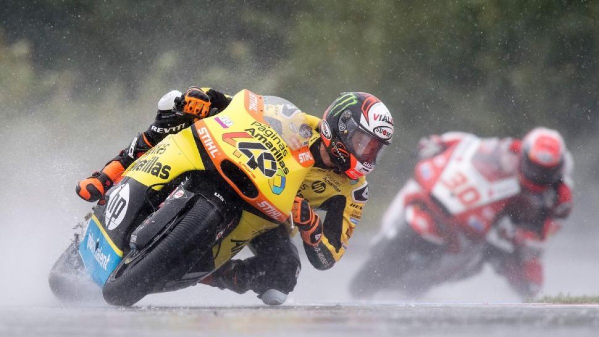 Álex Rins, durante la carrera de Moto2 del GP de la República Checa.