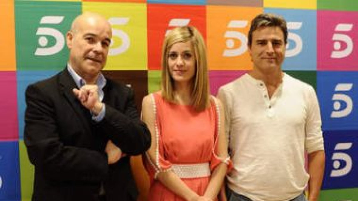 Antonio Resines, Alexandra Jiménez y Alberto San Juan durante la presentación de la nueva serie.