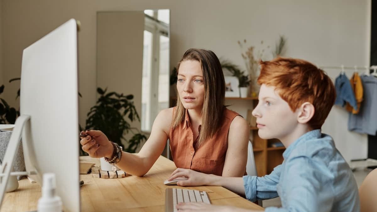 El riesgo de ser madre y teletrabajar en la desescalada