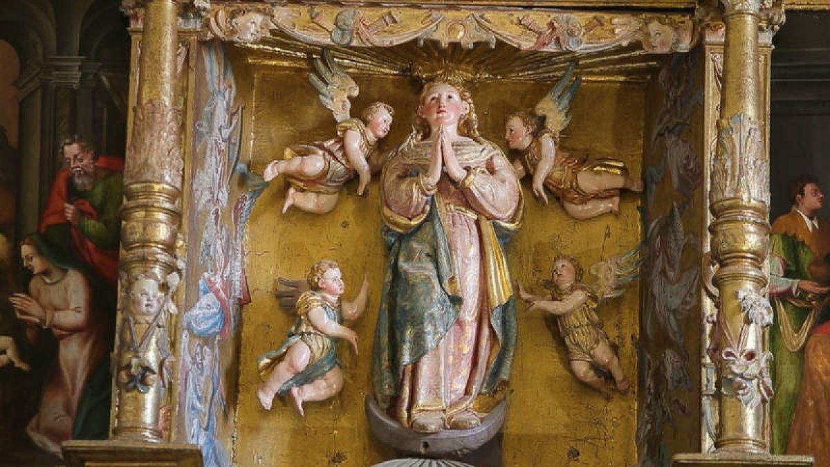 La edición digital de Diario de León continúa con la emisión de diez vídeos sobre la ruta plateresca de los retablos del sur y este de la provincia, joyas renacentistas que se encuentran en los templos de la zona. Hoy, Valdescapa.