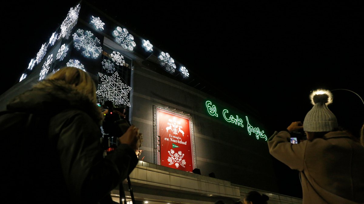Luces de Navidad en el El Corte Inglés de León. F. OTERO PERANDONES