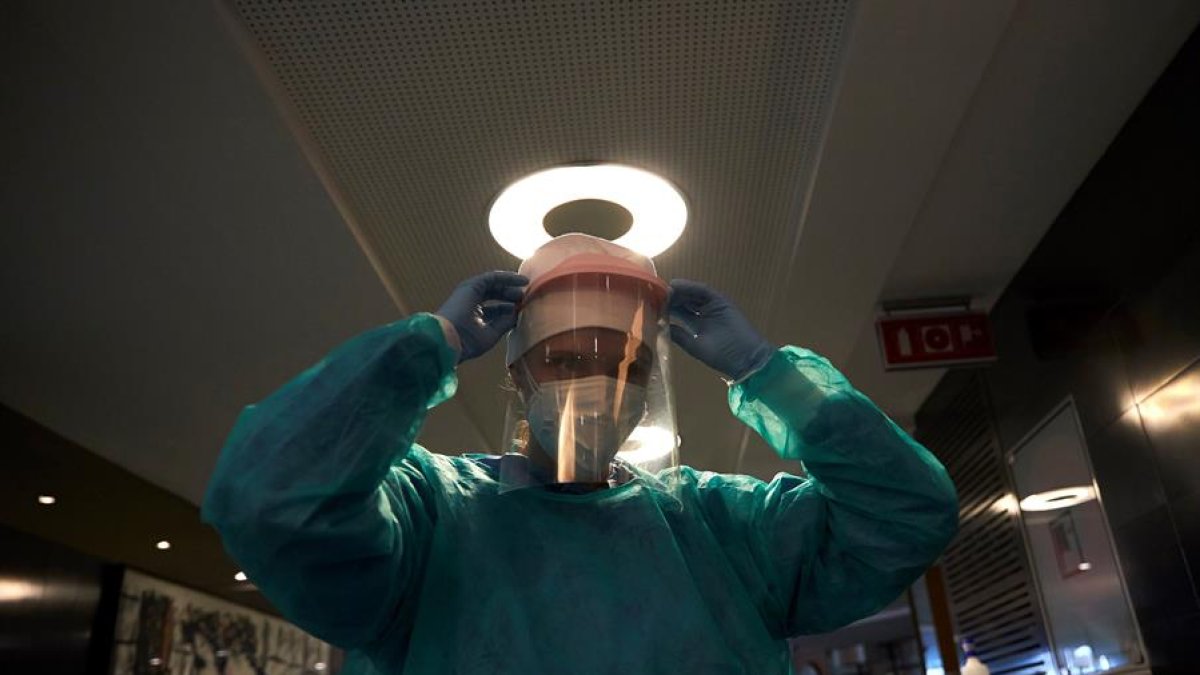 Porqué se ha contagiado tanto personal sanitario en España