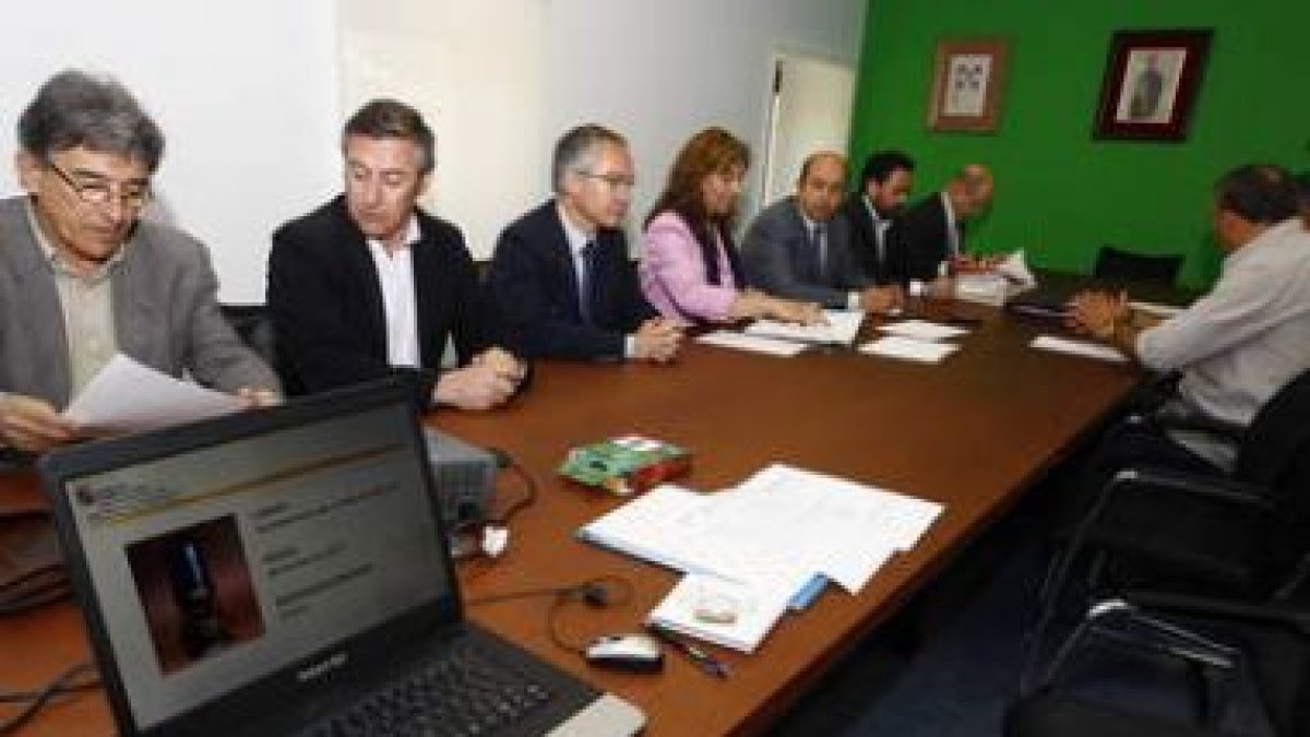 Begoña Hernández presidió la Mesa Regional de Reactivación Minera en Pola de Gordón.