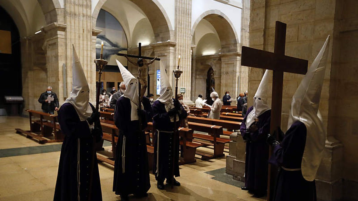 El Silencio celebró el Vía Crucis Leonés cantado. MARCIANO PÉREZ
