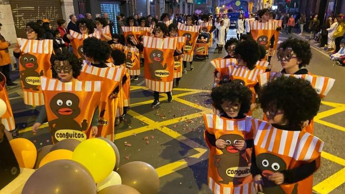 La originalidad marca los Carnavales de San Andrés, por donde han desfilado hasta los Conguitos para poner la nota dulce. RAMIRO