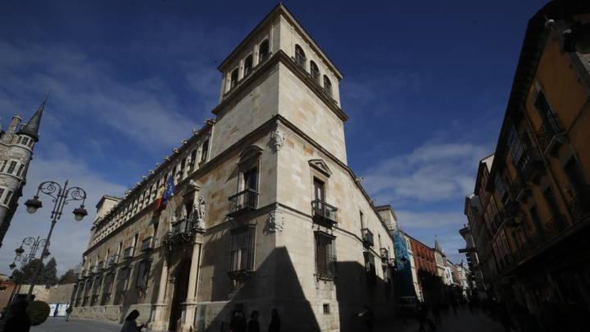 El Palacio de los Guzmanes, sede de la Diputación