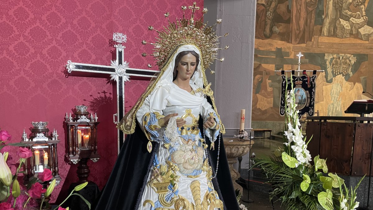 Aspecto que presentaba ayer la virgen de La Soledad. RHJDO