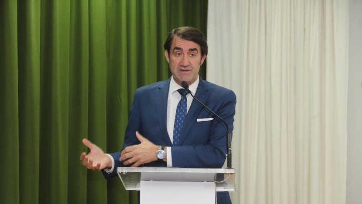 Suárez Quiñones durante su intervención en el I Congreso sobre la Economía del Bierzo organizadas por el DIARDIO DE LEÓN. L. DE LA MATA