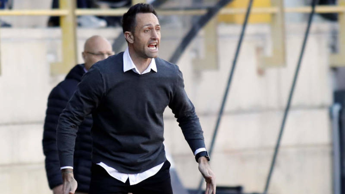 Aira espera que los suyos «completen un buen partido» y pongan las cosas «difíciles» al Valencia en el duelo copero.