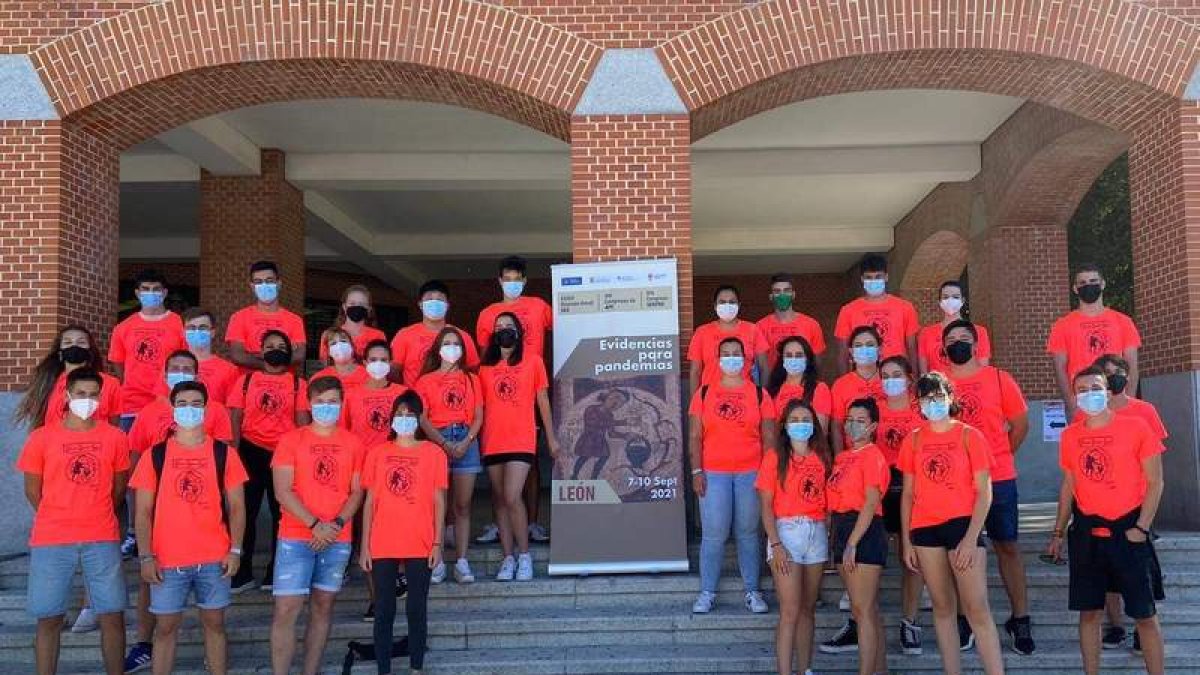 Voluntariado de la Facultad de Ciencias de la Salud para el congreso. DL