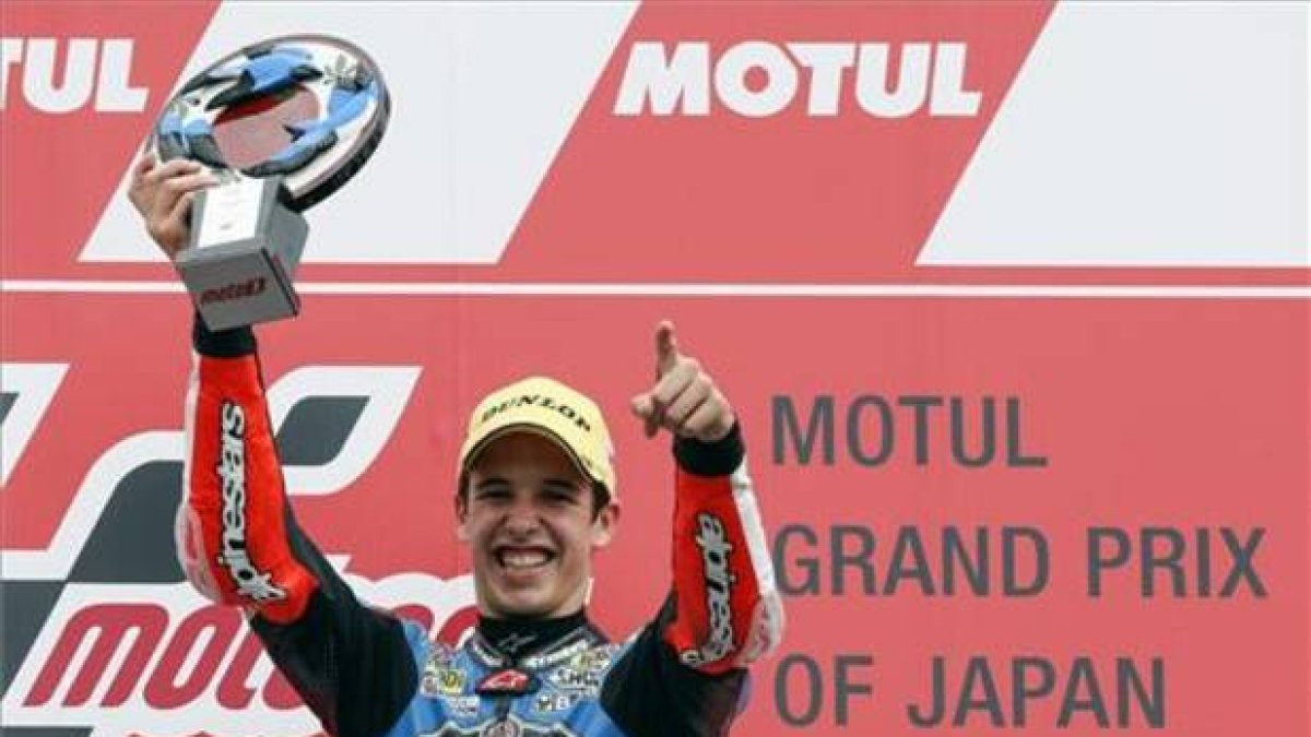 Álex Márquez celebrando su triunfo en Moto 3